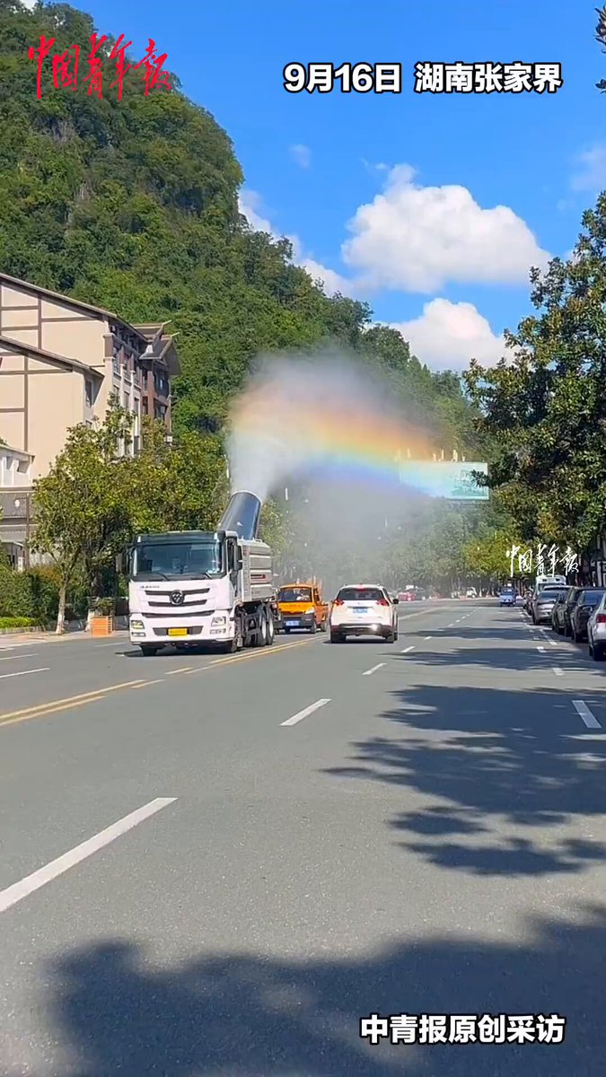 Zhangjiajie'de Su Sıçratan Kamyonla Oluşan Gökkuşağı Şaşırttı