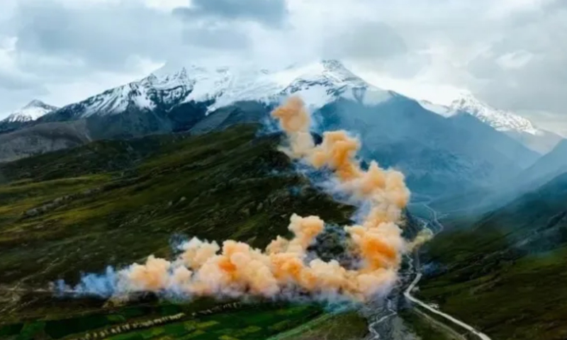 Himalayalar'daki Havai Fişek Gösterisi Tepkilere Neden Oldu