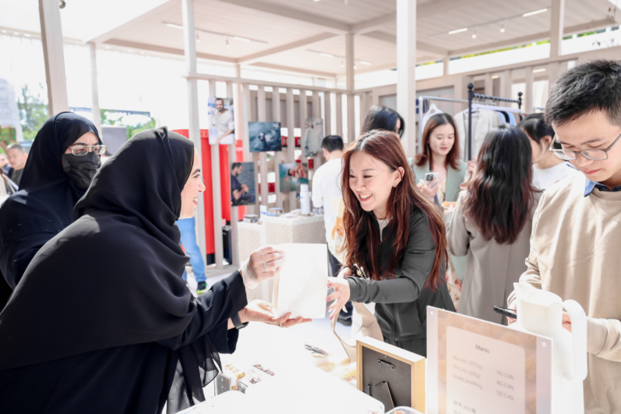 Pekin'de Büyük Duvar Maratonu ve Zayed Hayır Koşusu Başladı