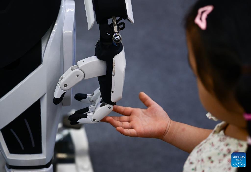 2025 Dünya İmalat Konferansı'nda Akıllı Robotlar Sergilendi