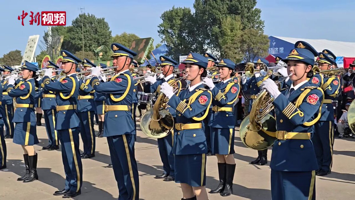 PLA Hava Kuvvetleri Açık Günü'nde Tibetli Kadın Pilot Öne Çıktı