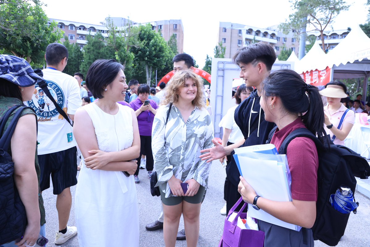 Tsinghua Üniversitesi Öğrencilerine Kariyer ve Yaşam Becerileri Aşılanıyor