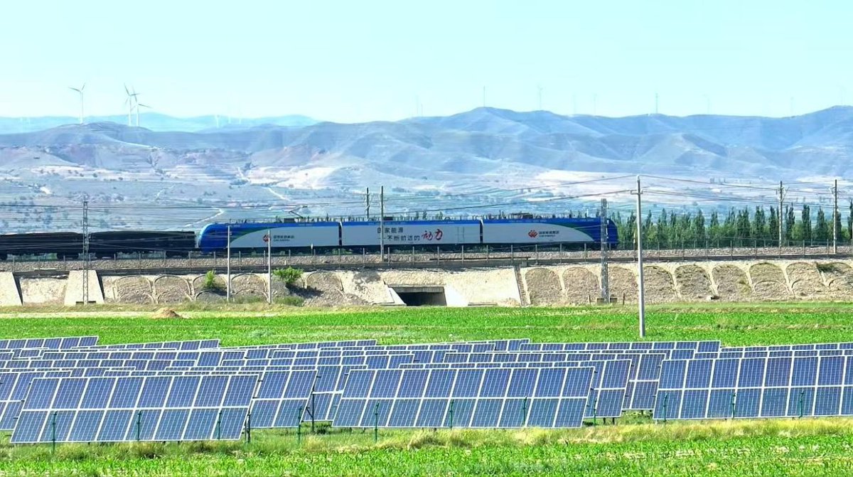 Çin'de Yeşil Enerjiyle İşleyen İlk Demiryolu Hattı Sefer Başladı