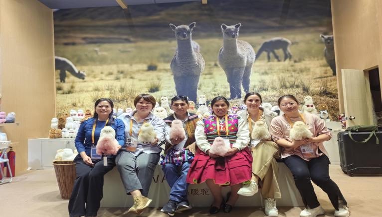 Peru'dan Çin'e: Alpaka Oyuncakları CIIE ile Uluslararası Pazarda Yükselişe Geçti