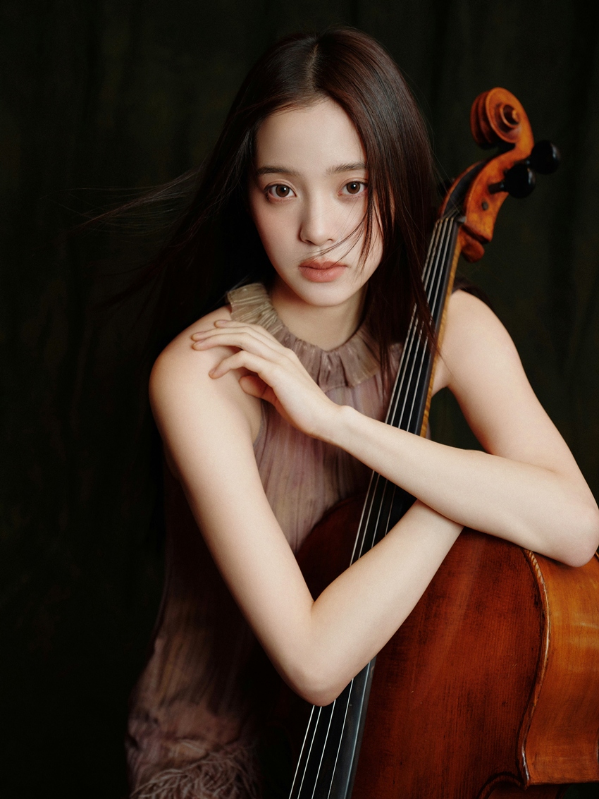Oyuncu ve Şarkıcı Nana Ouyang, Universal Music Greater China ile Anlaşma İmzaladı