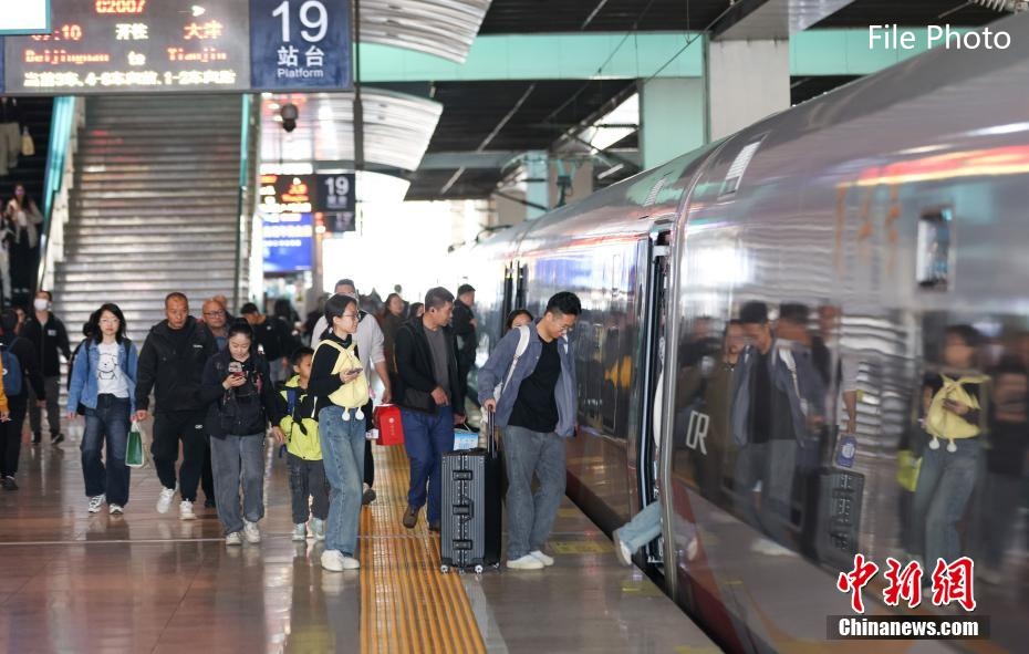 Çin'de Ulusal Bayram Tatilinde 2.36 Milyar Yolculuk Bekleniyor