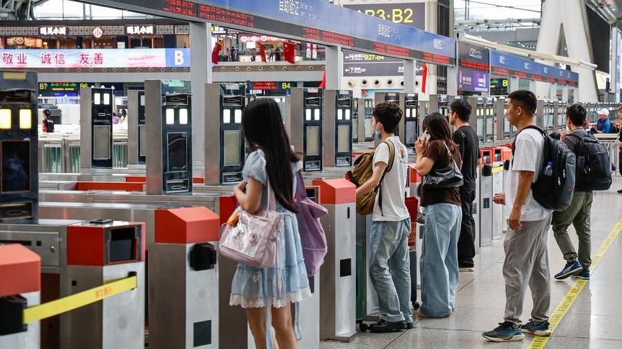Çin'de 2.36 Milyar Yolcu Seyahat Beklentisi: Yaklaşan Tatil Döneminde Hareketlilik