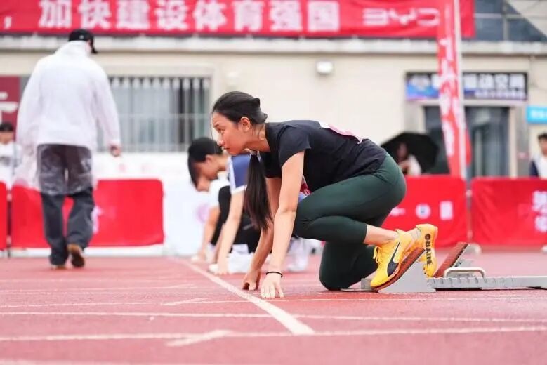 Peking Üniversitesi'nde Sonbahar Spor Günü Coşkusu