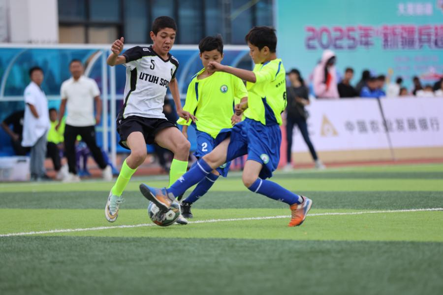Xinjiang'da Genç Sporcular Ulusal Tatilde Antrenmanlara Devam Ediyor