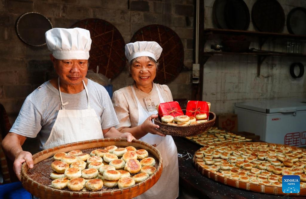 Xiuning'de Asırlık Gelenek: Huizhou Usulü Mooncake Üretimi