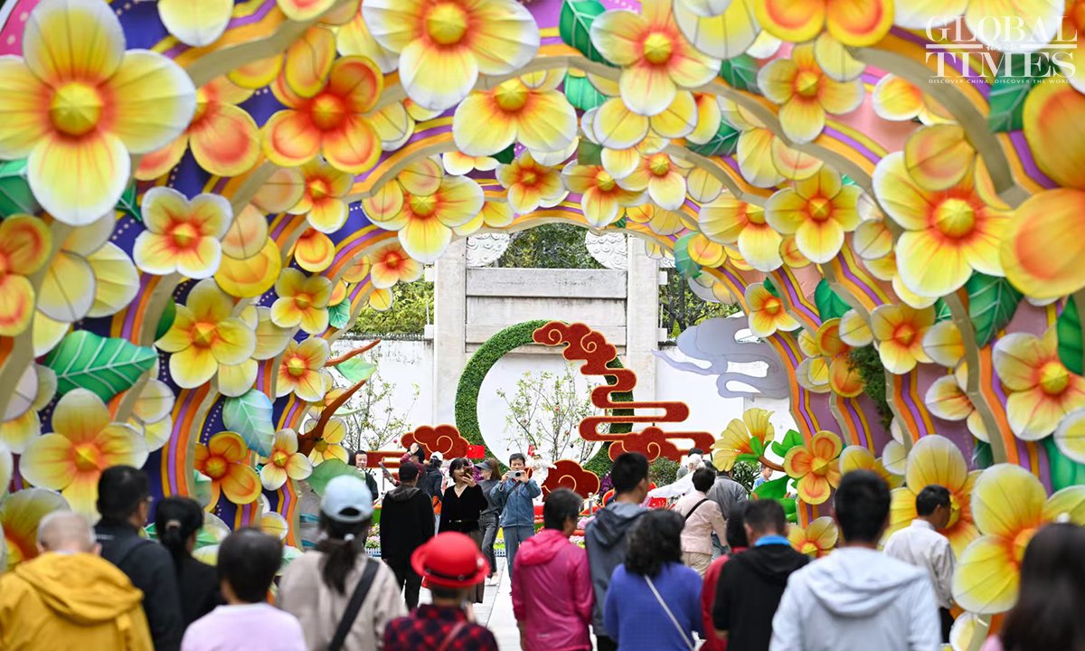 Beijing'de Mid-Autumn Festivali, Yuetan Park'ta Gelenek ve Moderniteyi Buluşturdu