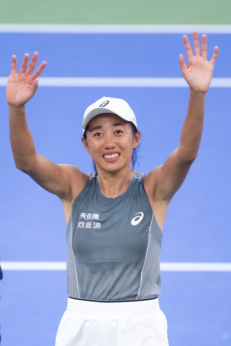 Çinli Tenisçi Zhang Shuai, Wuhan Açık'ta Büyük Zaferle Seyirciyi Coşturdu