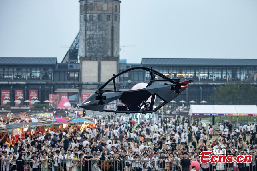 Hangzhou'da Milli Bayramda Gökyüzü Şöleni: İleri Teknoloji Hava Araçları Tanıtıldı