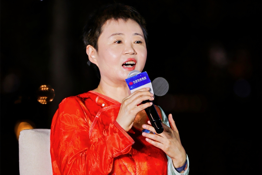 Seçimlerin Ağırlığı: Yazar Zhou Xiaofeng'den Modern Bir Peri Masalı