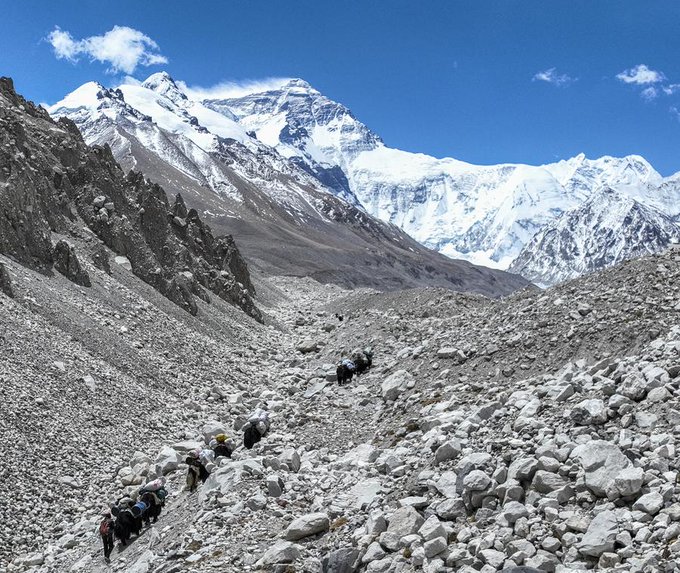 Çin'in Tibet Bölgesi'nde Kar Fırtınasında Mahsur Kalan 880 Kişi Kurtarıldı