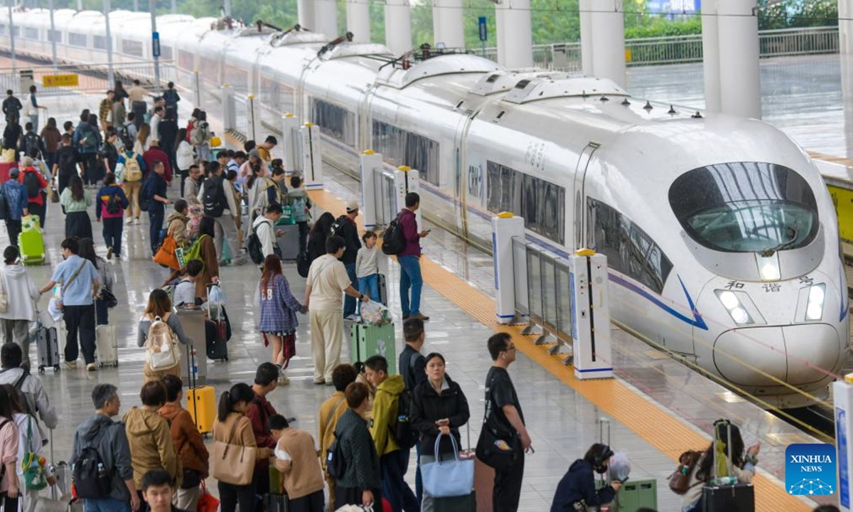 Çin'de Sekiz Günlük Tatilde Yolcu Trafiği Yüzde 6,2 Arttı