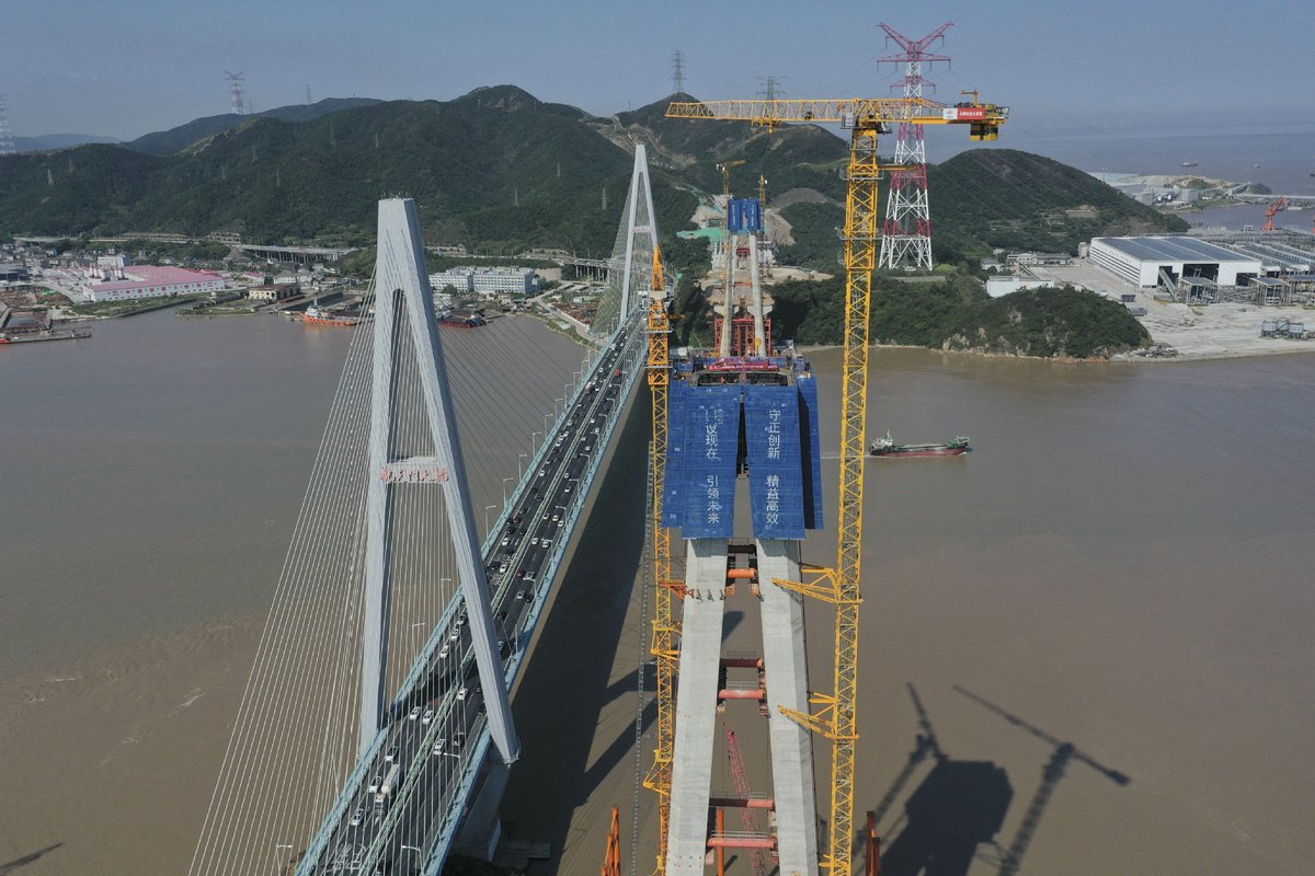 Zhoushan'da Dev Taşıma Projesinde Kritik Aşama: Taoyaomen Köprüsü Ana Kulesi Tamamlandı