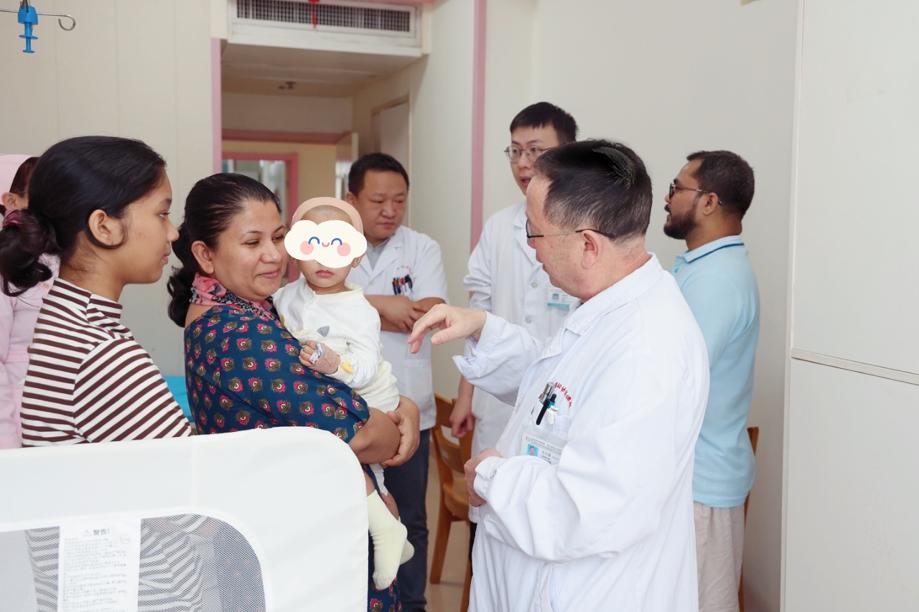 Bangladeşli Bebek Çin'de Başarılı Kafatası Ameliyatıyla Sağlığına Kavuştu