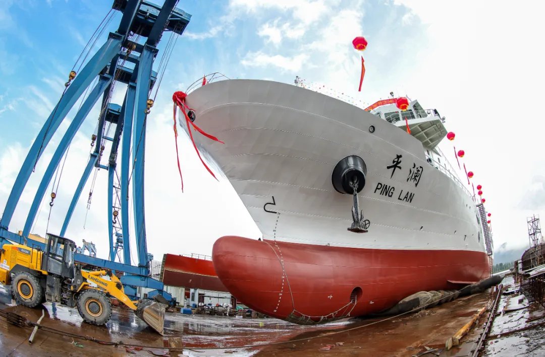 Çin'in İlk Sivil Açık Deniz Tıbbi Kurtarma Gemisi Denize İndirildi