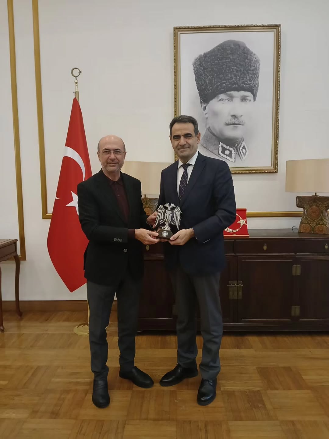 Türkiye'nin Konya Selçuklu Belediyesi Başkanı, Çin'deki Önemli Küresel Yerel Yönetim Zirvesi Öncesi Büyükelçi Ünal ile Görüştü