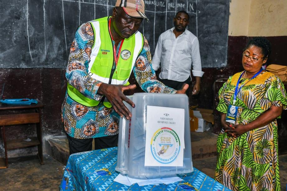 Kamerun'da Cumhurbaşkanlığı Seçimi İçin Sandık Başına Gidiliyor