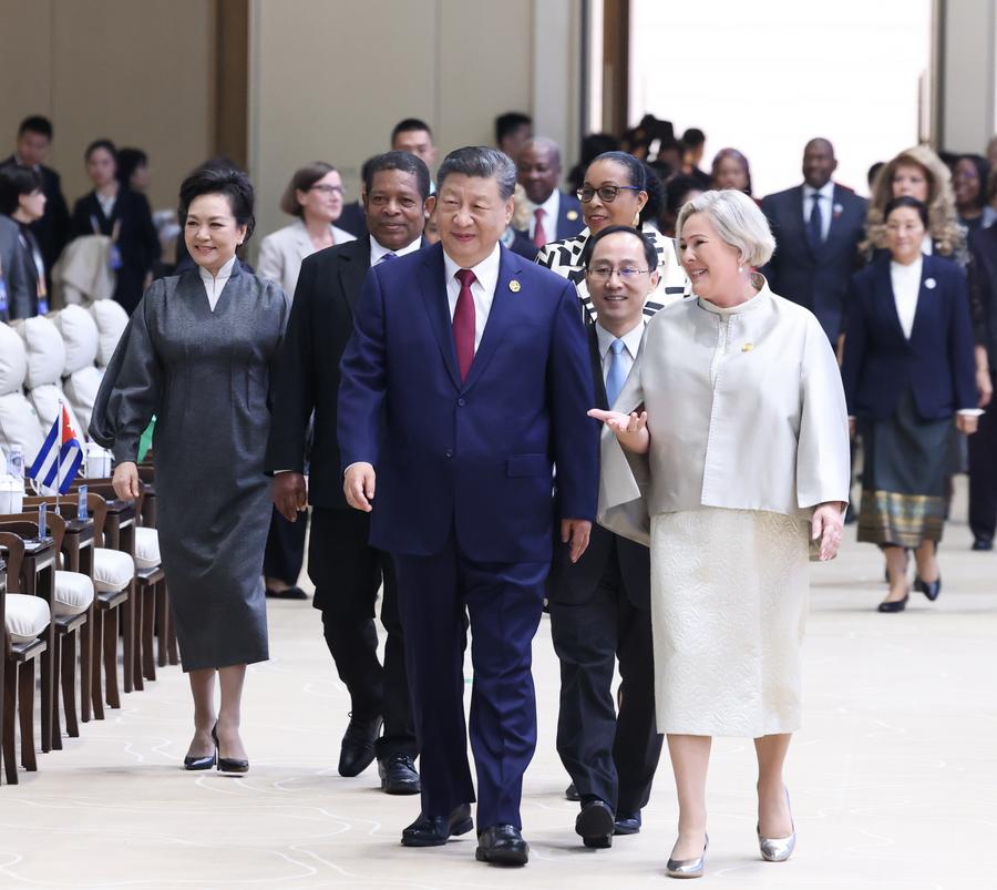 Çin Lideri Xi Jinping, Uluslararası Toplumu Kadınların Gelişimi İçin Harekete Geçmeye Çağırdı
