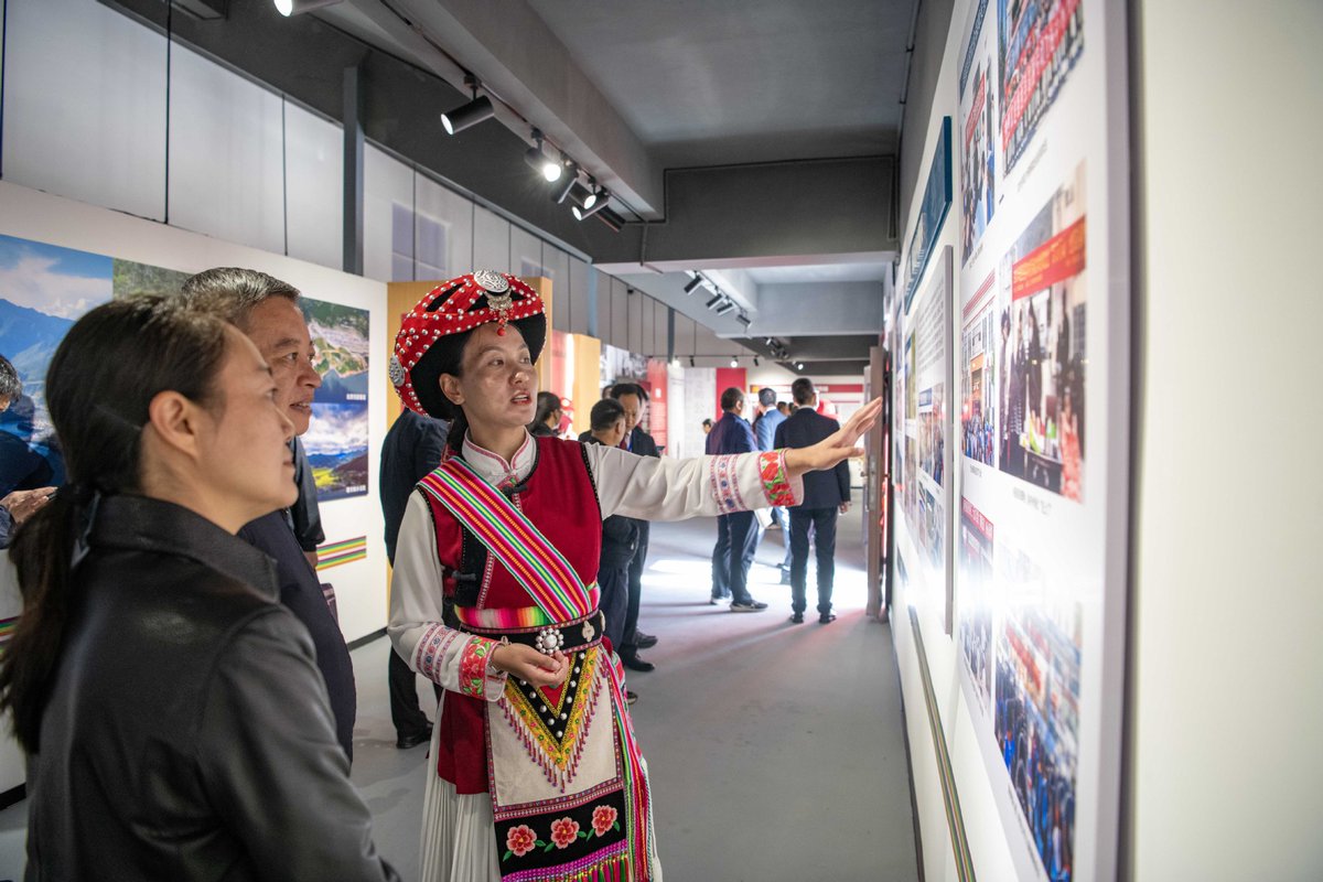 Çin'in Yunnan Eyaletinde Weixi Lisu Özerk İlçesi 40. Kuruluş Yıl Dönümünü Kutladı