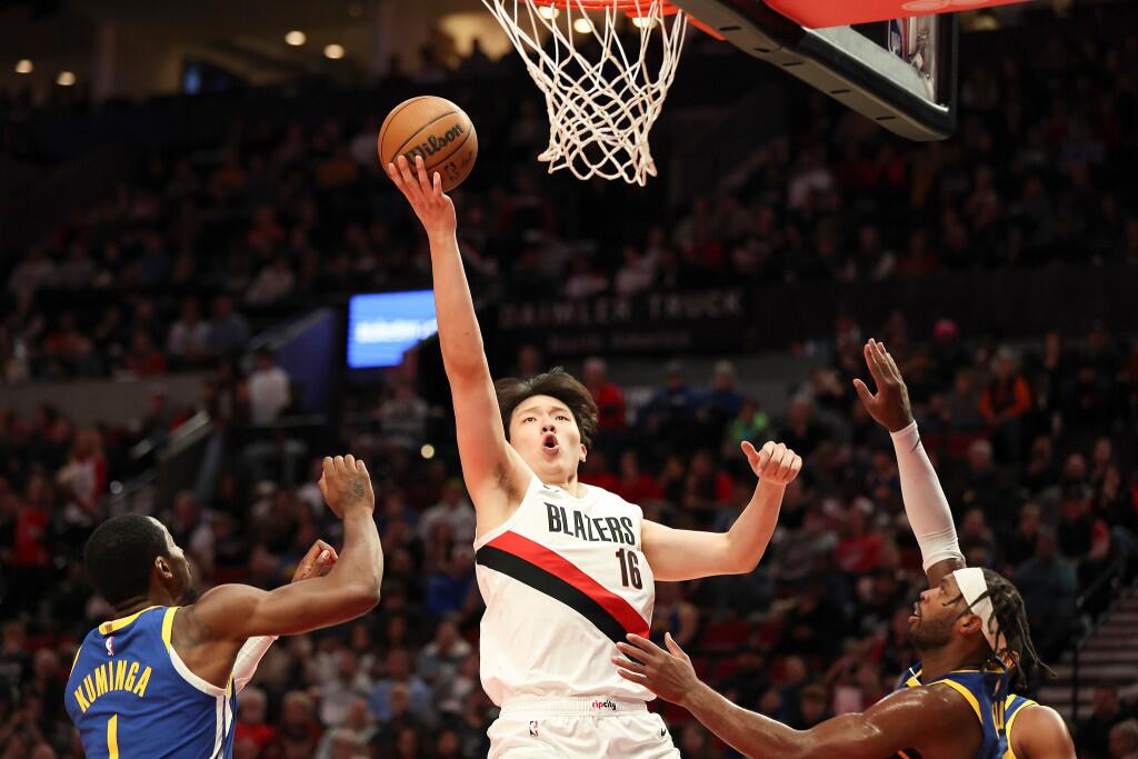 Yang Hansen NBA Ön Sezonunda Parlamaya Devam Ediyor: Warriors Maçında 9 Sayı, 6 Ribaund