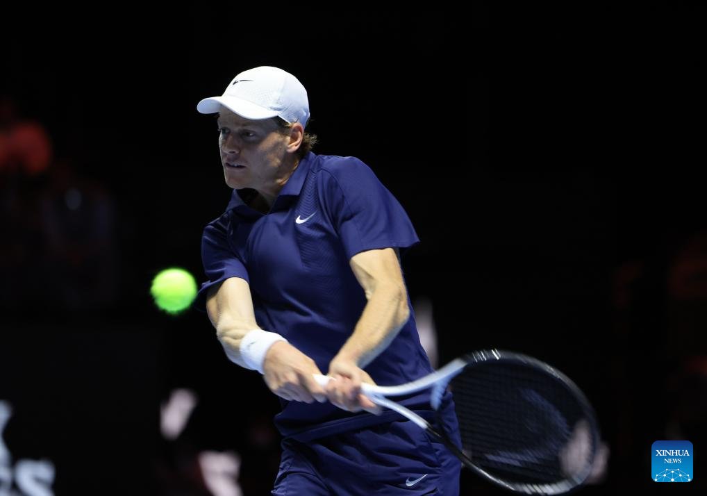 Jannik Sinner, Riyadh'taki Six Kings Slam'de Yarı Finalde Novak Djokovic ile Karşılaşacak