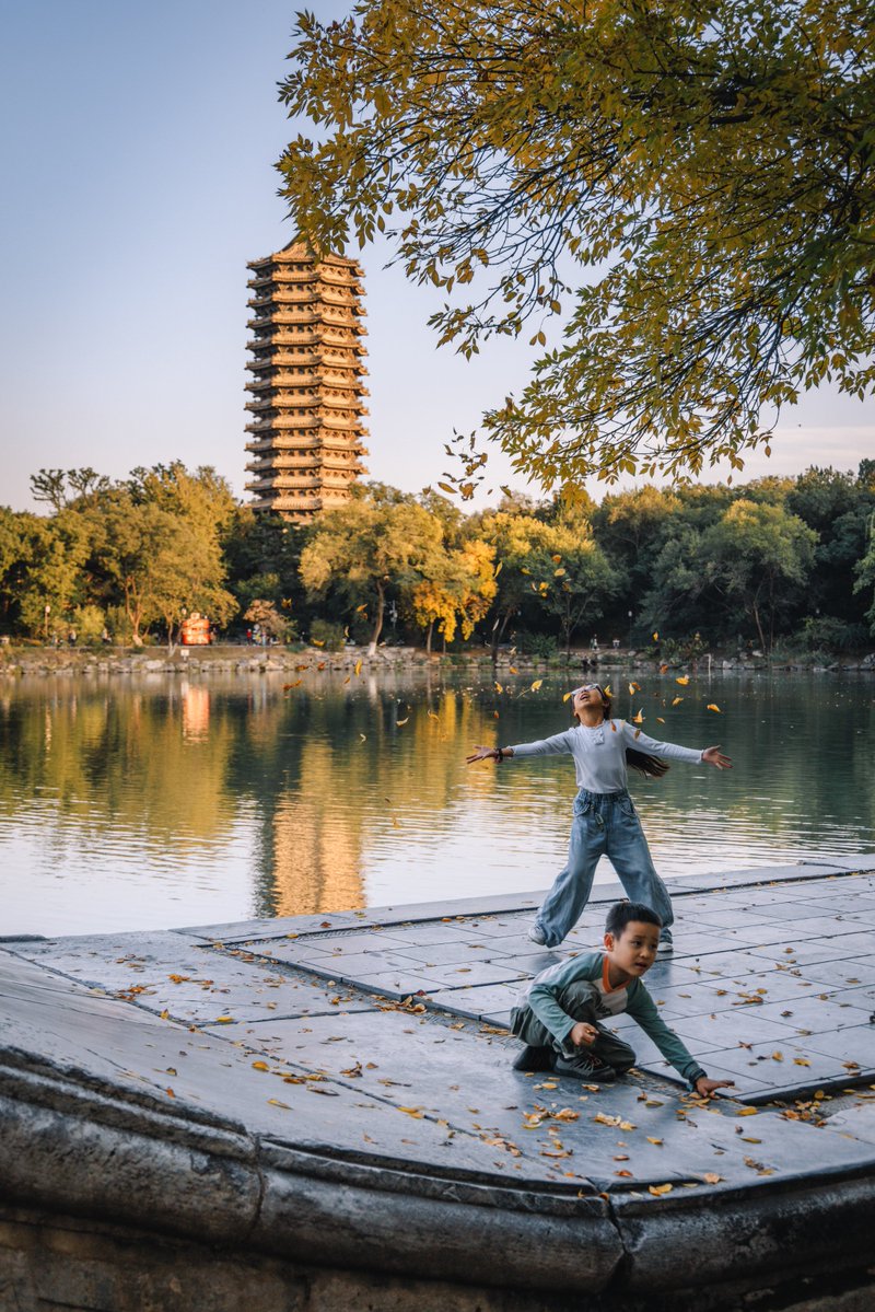 Peking Üniversitesi'nde Sonbaharın Gelişi Kampüsü Renklendirdi
