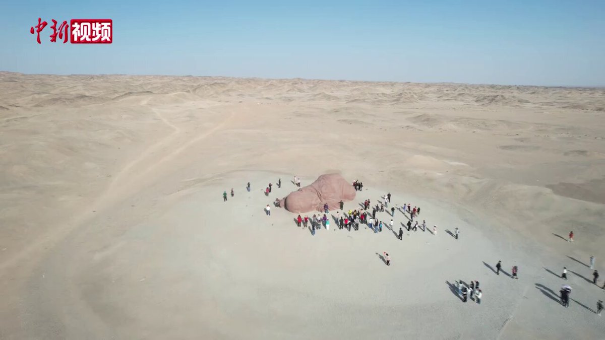 Gansu'da Çöl Sanatı: Rüzgar ve Kumdan İlham Alan Heykeller Turistleri Büyülüyor