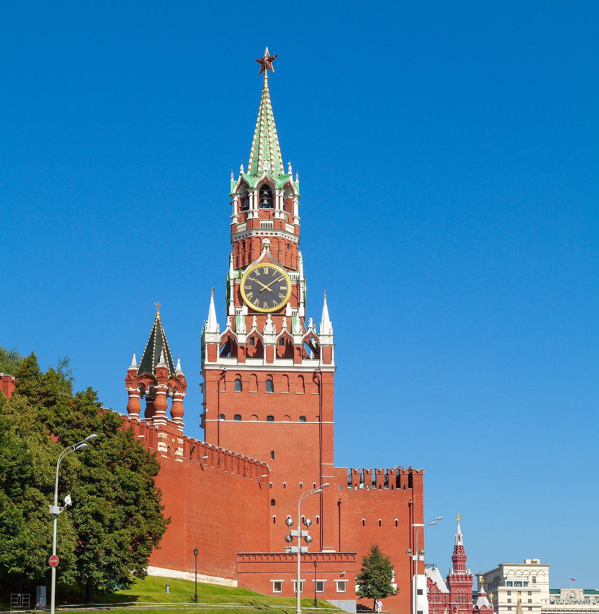 Rusya'nın Zamanı Spasskaya Kulesi'nde Çalıyor