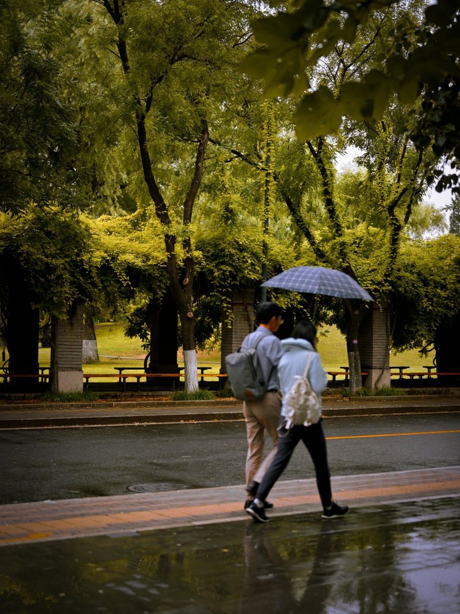 Tsinghua Üniversitesi'nden İlham Veren Mezuniyet Mesajı: Büyüme Zorluklarla Gelir