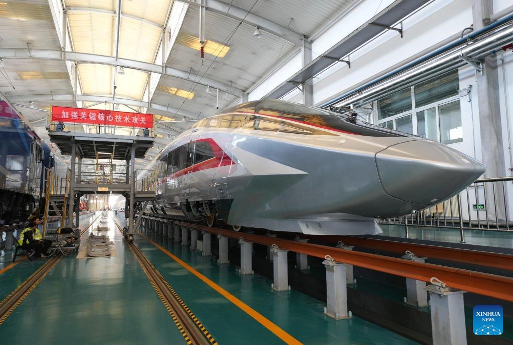 CR450: Dünyanın En Hızlı Elektrikli Treni Test Ediliyor