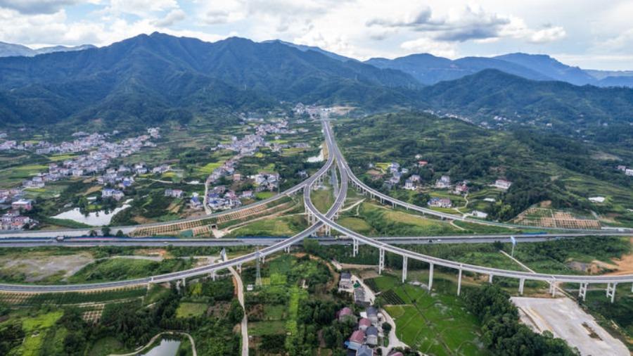 Çin'de Yeni Beş Yıllık Planın Temelleri Atılıyor