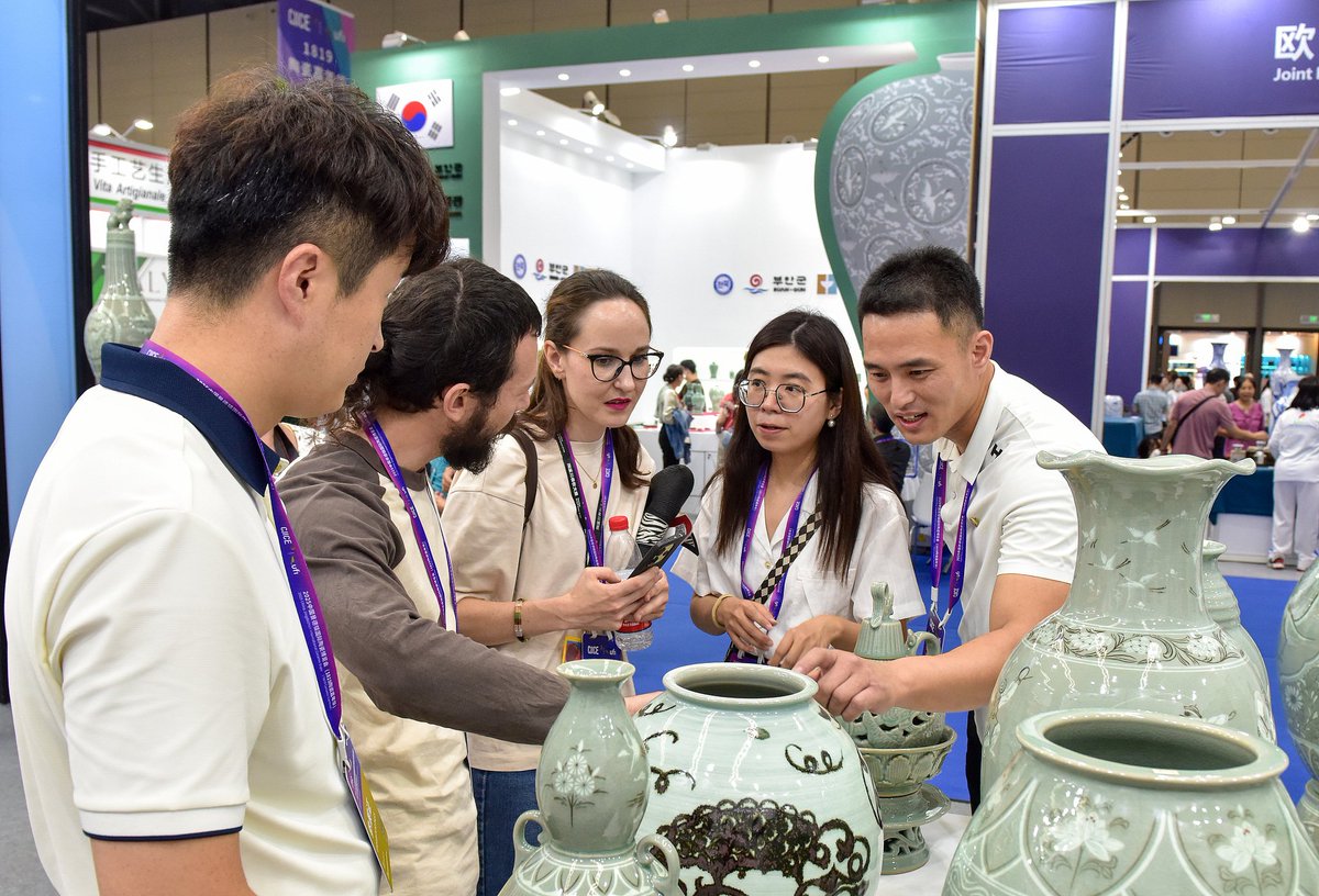 Jingdezhen Uluslararası Seramik Fuarı, 30'dan Fazla Ülkeden Katılımla Kapılarını Açtı